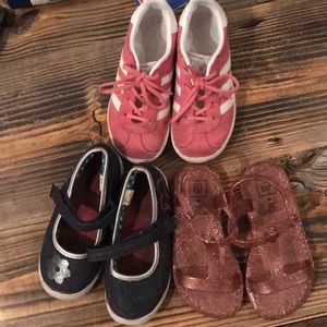 Bundle of toddler shoes
